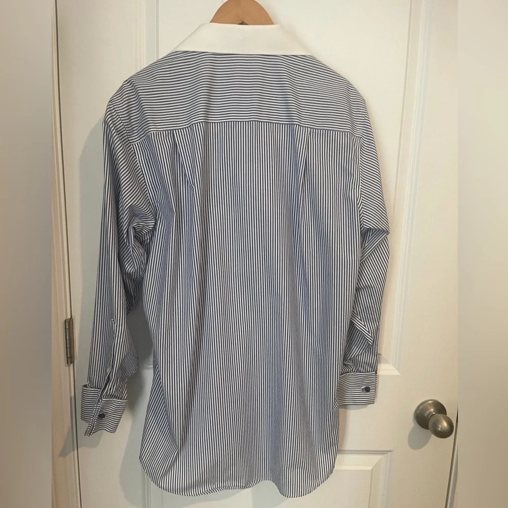 Donald Trump Signature Collection Men's
Blue Stripe Dress Shirt. - Picture 2 of 4